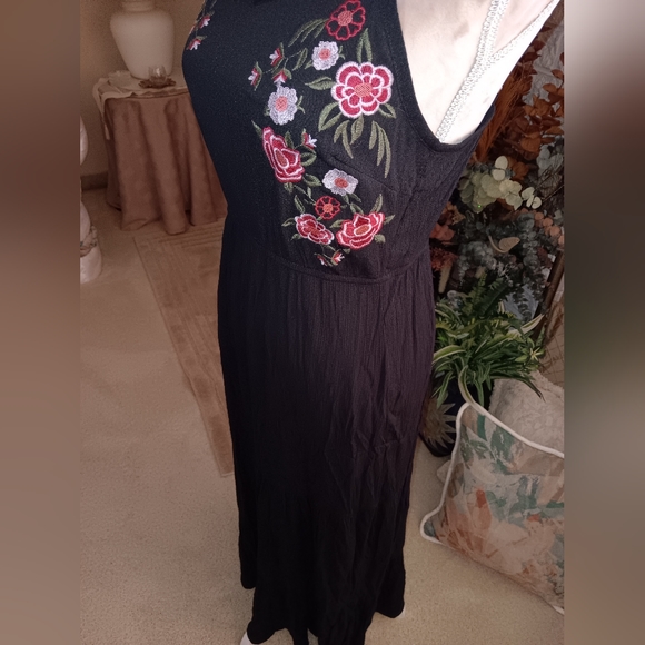 Kelly Renee ~ Black Floral Embroidered Maxi Dress NWOT (SP) - Picture 3 of 11